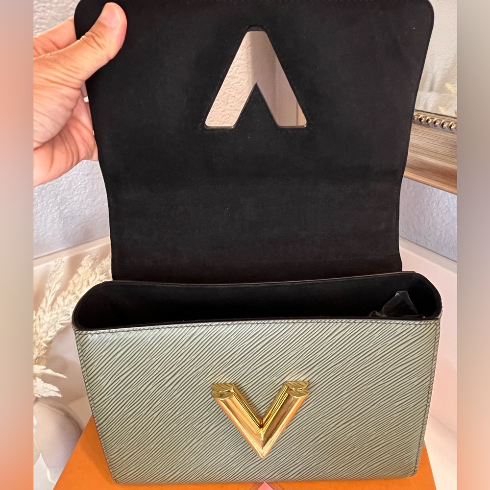 🎀 LOUIS VUITTON Epi Monogram Kabuki Twist Shoulder Bag MM Green - Picture 15 of 17
